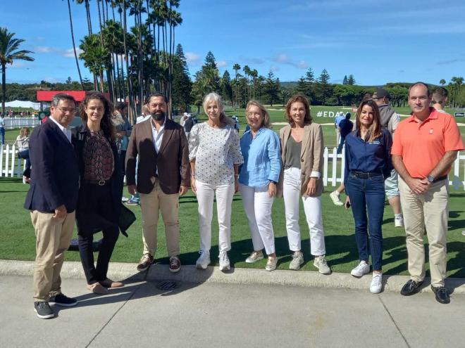 Las autoridades posan en el Estrella Damm N.A. Andalucía Masters en el Real Club de Golf Sotogrande.