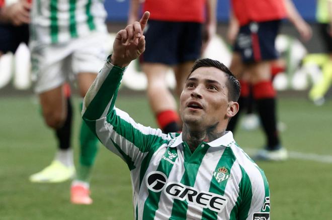 Chimy Ávila celebra su gol a Osasuna (Foto: EFE)