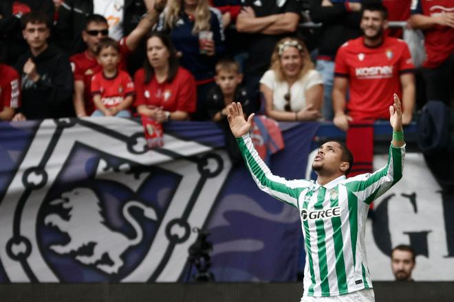 Vitor Roque celebra su gol ante Osasuna (Foto: EFE)