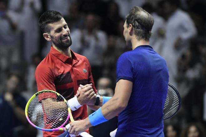 Saludo final entre Djokovic y Nadal en la Six Kings Slam (FOTO: EFE).