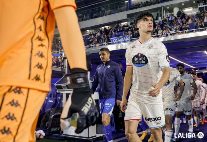 El Pucela y el Alavés saltan al campo en Vitoria.