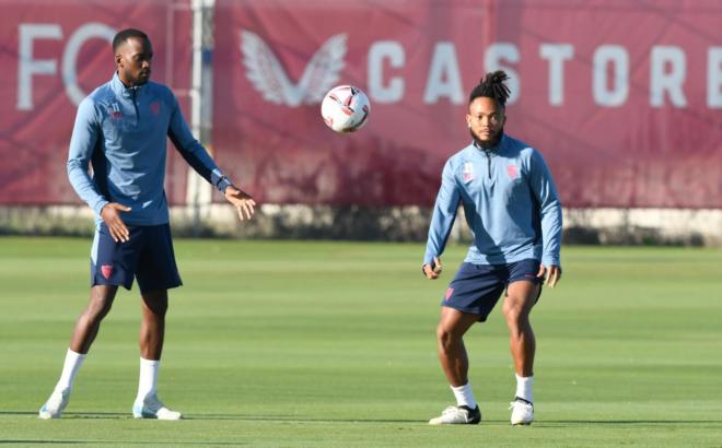 Lukebakio y Ejuke, en el entrenamiento de este sábado (Foto: Kiko Hurtado).