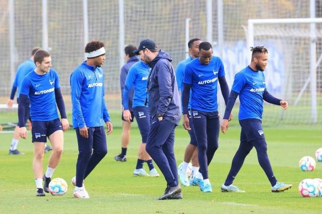 Lukebakio y Ejuke, entrenando con el Hertha de Berlín (Foto: Cordon Press).