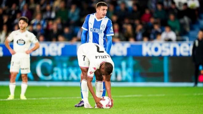 Mamadou Sylla antes de tirar su penalti en Vitoria (Foto: Real Valladolid).