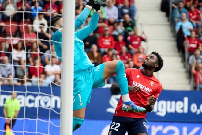 Rui Silva y Boyomo, en el Osasuna-Betis (Foto: Cordon Press).