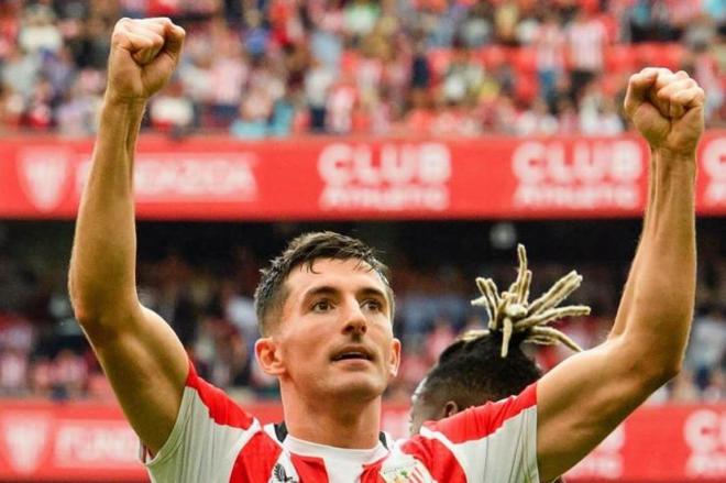 El central alavés Dani Vivian celebra su gol ante el RCD Espanyol en San Mamés; ya lleva dos esta temporada (Foto: Athletic Club).