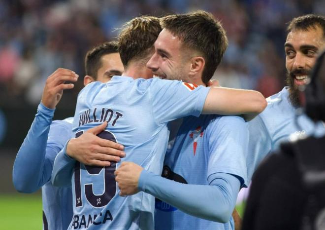 Swedberg  celebra el gol con Mingueza. Foto: Celta de Vigo