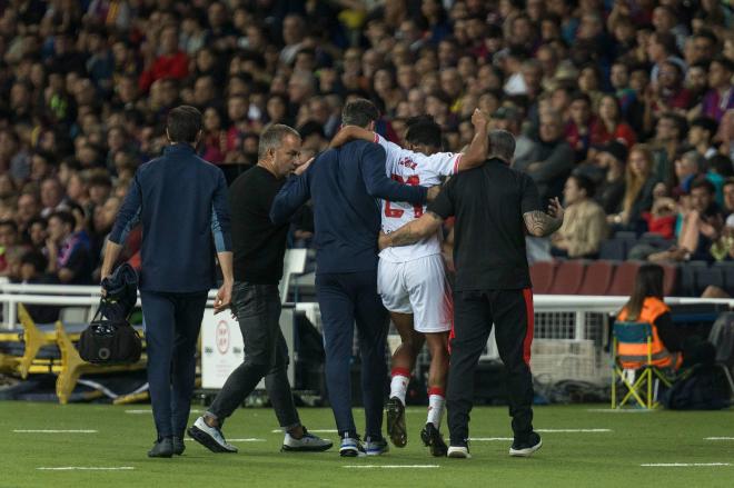 La lesión de Chidera Ejuke ante el Barça (Foto: Cordon Press).