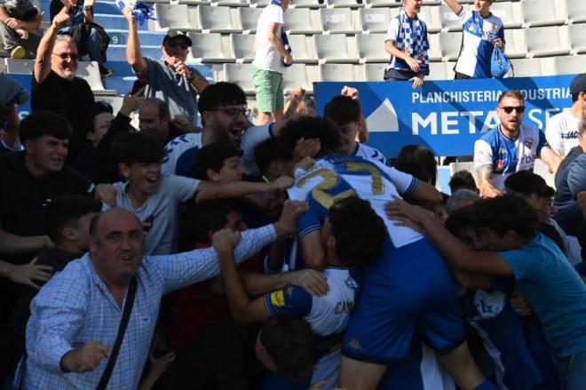 Los jugadores del Sabadell celebran la victoria ante el Atlético Baleares (Foto: CE Sabadell).