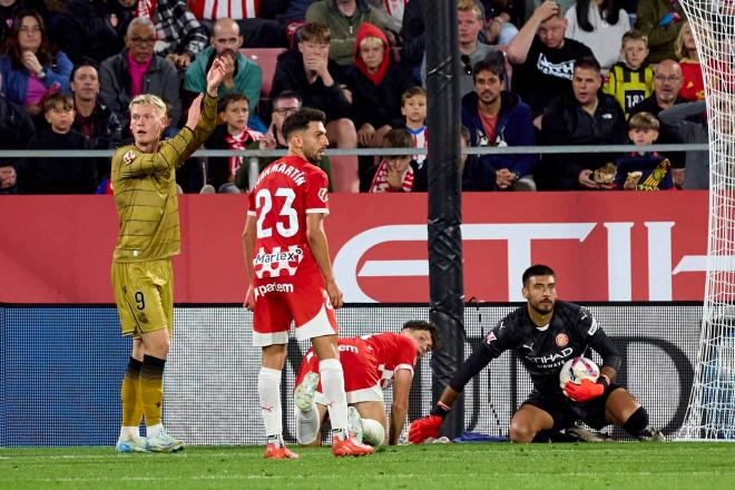 Paulo Gazzaniga atrapa un balón en el Girona-Real Sociedad (Foto: Cordon Press).