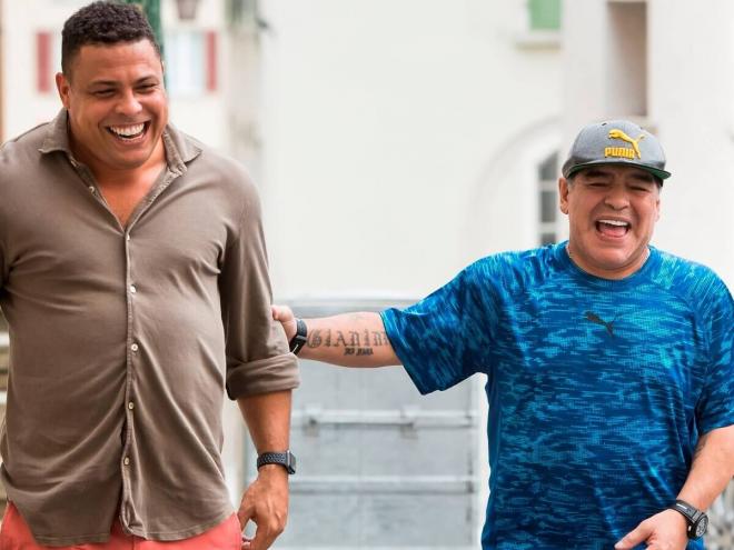 Ronaldo Nazario y Diego Armando Maradona, juntos.