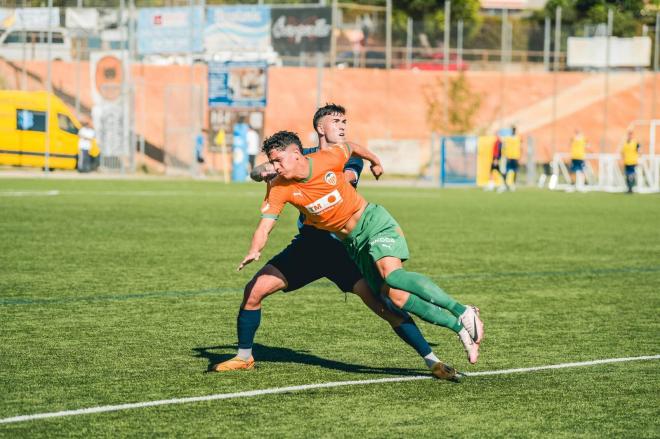 Warren Madrigal, en el VCF Mestalla - CF Badalona Futur (Foto: Valencia CF).