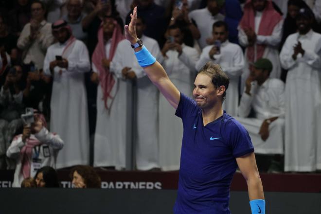 Rafa Nadal saluda al público en Riad (Foto: Cordon Press).