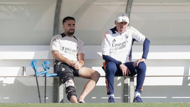 Dani Carvajal junto a Carlo Ancelotti (Fuente: Real Madrid)