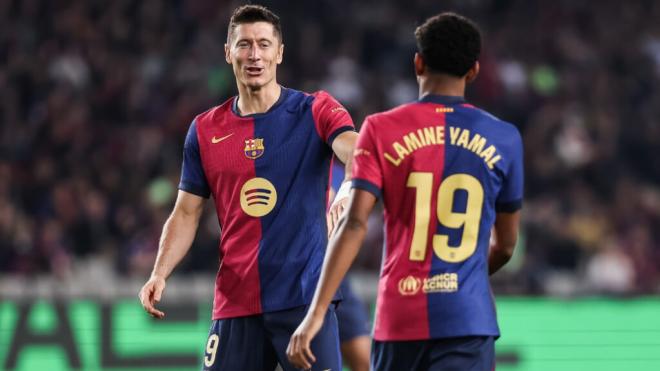 Robert Lewandowski y Lamine Yamal, ante el Sevilla (Foto: Europa Press)