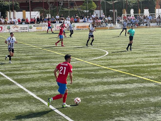 Lance del Estepona - Balona disputado en el Campo San Fernando (Foto: Estepona).