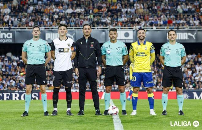 Gil Manzano, antes del Valencia CF - UD Las Palmas en Mestalla (Foto: LALIGA).