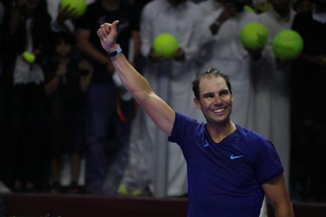 Rafa Nadal saluda al público en Riad (Foto: Cordon Press).