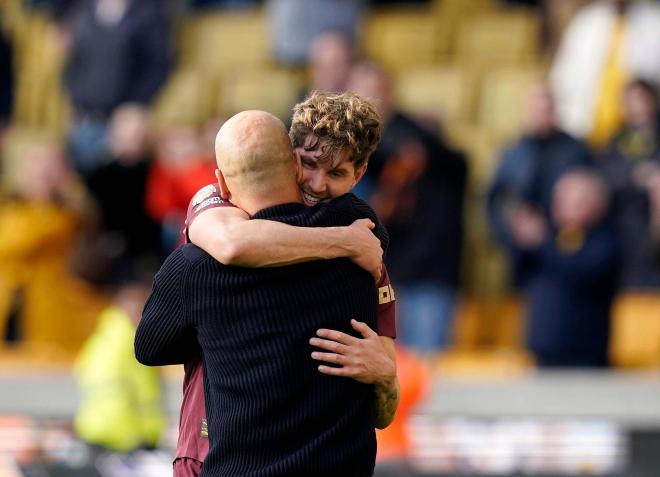 John Stones y Pep Guardiola en la Premier League (Cordon Press)