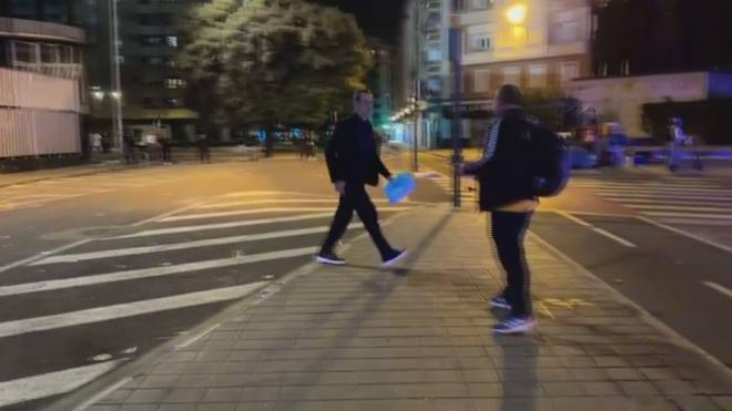 Voro saliendo del estadio de Mestalla (Fuente: ElDesmarque)