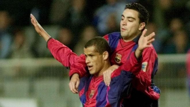 Rivaldo junto a Xavi Hernández en el Barcelona (Cordon Press)