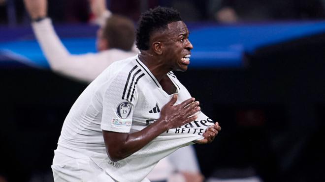 Vinicius celebrando uno de sus goles en el Santiago Bernabéu (Cordon Press)