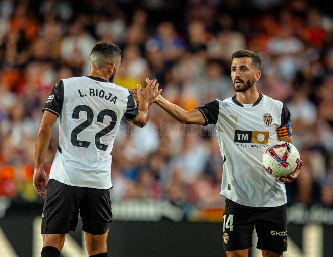 Luis Rioja y José Gayà, ante la UD Las Palmas (Foto: Valencia CF).