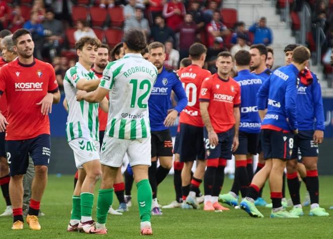 Mateo Flores, tras el partido de su debut con el Betis (Foto: Cordon Press).