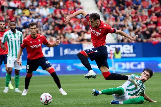 Mateo Flores, durante el partido de su debut con el Betis (Foto: Cordon Press).