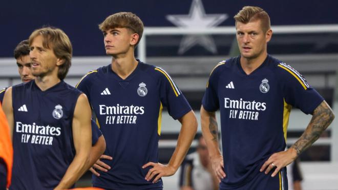 Nico Paz y Toni Kroos en el Real Madrid (Fuente: Cordon Press)