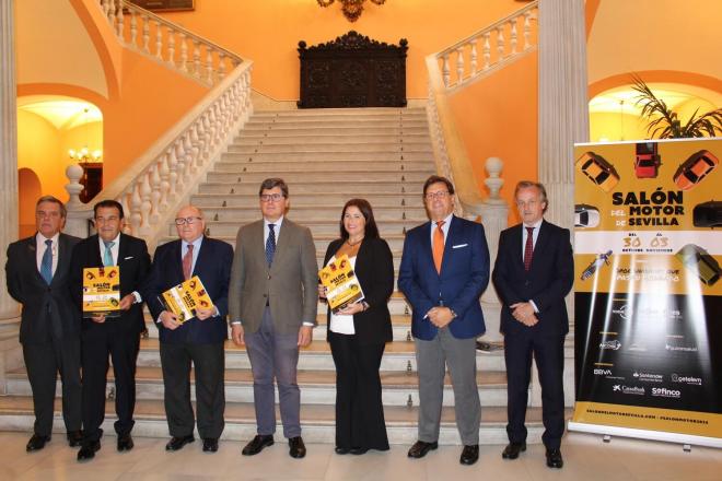 Momento de la presentación del Salón del Motor en el Ayuntamiento de Sevilla.