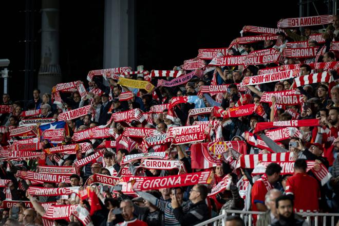 La afición de Girona, en un partido de Champions en Montilivi (Foto: Cordon Press).