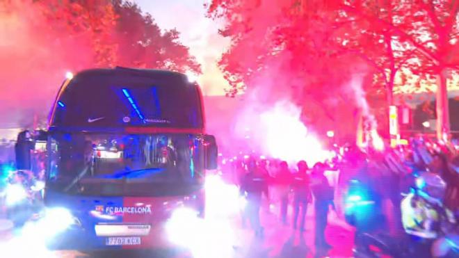 Llegada de los autobuses del Barcelona y Bayern al Estadio Olímpico de Montjuic.