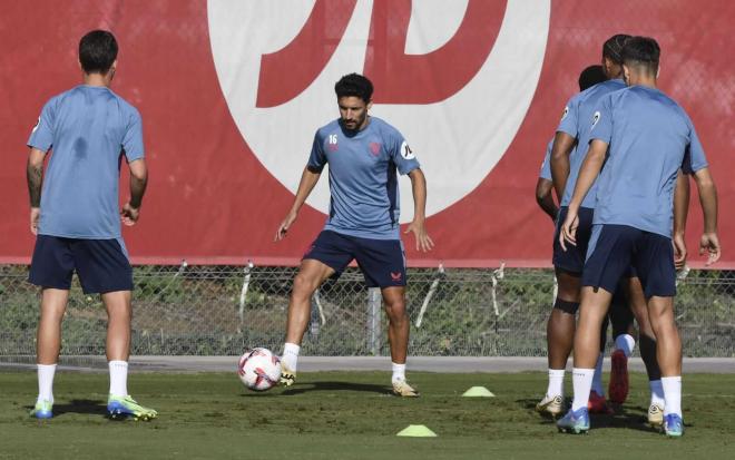 Jesús Navas, en el entrenamiento de este miércoles (Foto: Kiko Hurtado).