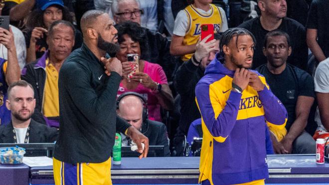 LeBron y Bronny James, juntos en un partido de la NBA (Fuente: Cordon Press)