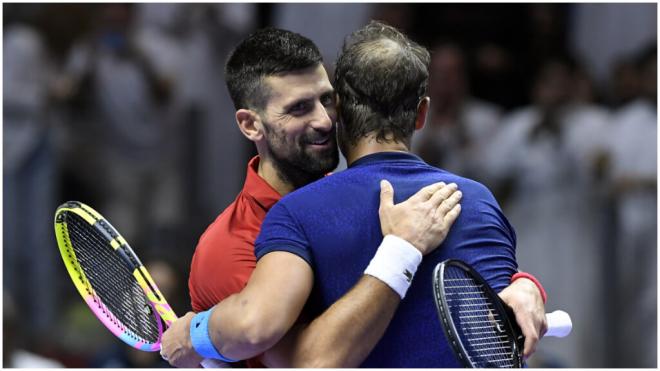 El abrazo entre Rafa Nadal y Novak Djokovic. (Fuente: EFE)