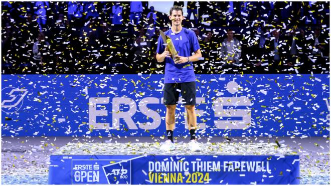 El tenista austriaco, Dominic Thiem, celebra su retirada en Viena. (Fuente: Europa Press)