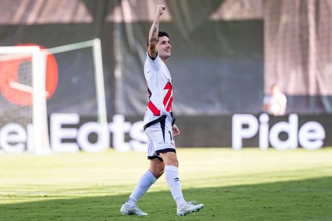 Sergio Camello celebra un gol con el Rayo Vallecano (Foto: Cordon Press).