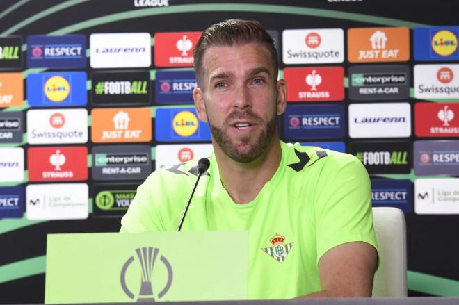 Adrián San Miguel, en zona de prensa (Foto: Kiko Hurtado)