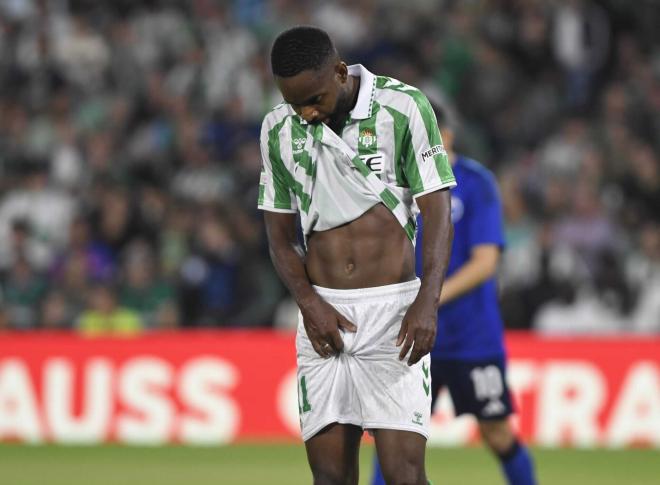 Cédric Bakambu, delantero del Real Betis (foto: Kiko Hurtado).