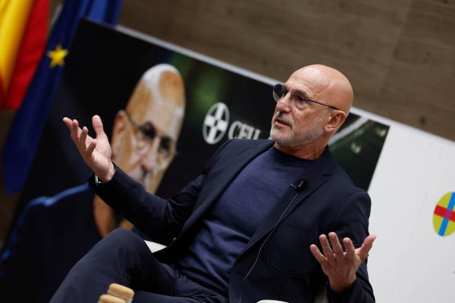 Luis de la Fuente, en una charla en la Universidad CEU San Pablo de Madrid (Foto: EFE).