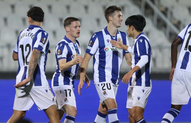 Los jugadores de la Real celebran un gol ante el Maccabi (Foto: EFE).