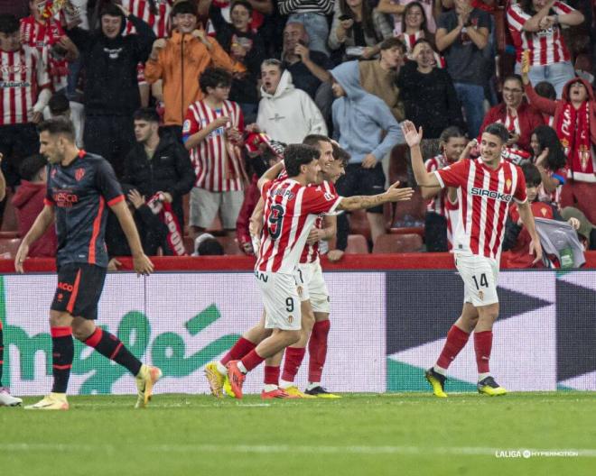 Los jugadores del Sporting celebran un gol (Foto: LaLiga).