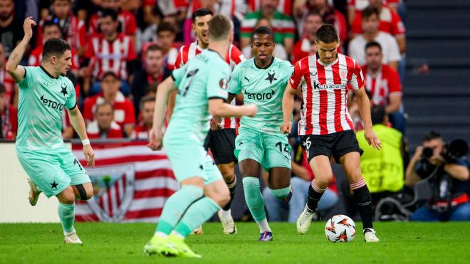 Iñigo Ruiz de Galarreta, ante el Slavia Praga en la Europa League en San Mamés (Foto: Athletic Club).