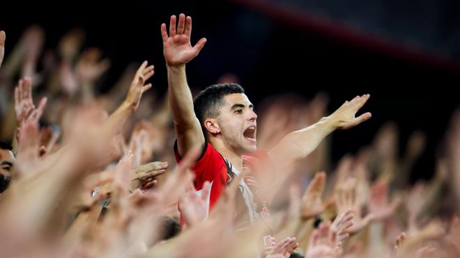 La afición se entregaba en el partido ante el Slavia en San Mamés (Foto: Athletic Club).