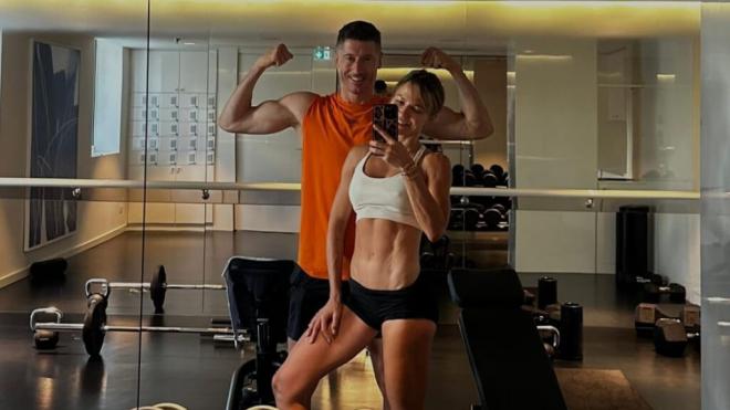 Robert Lewandowski y su mujer en el gimnasio (Foto: @_rl9)