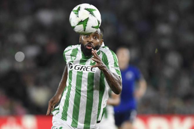 Cedric Bakambu, delantero del Real Betis (Foto: Kiko Hurtado).