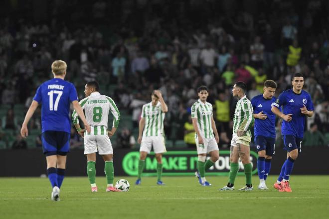 La decepción del Betis ante el Copenhague (Foto: Kiko Hurtado)