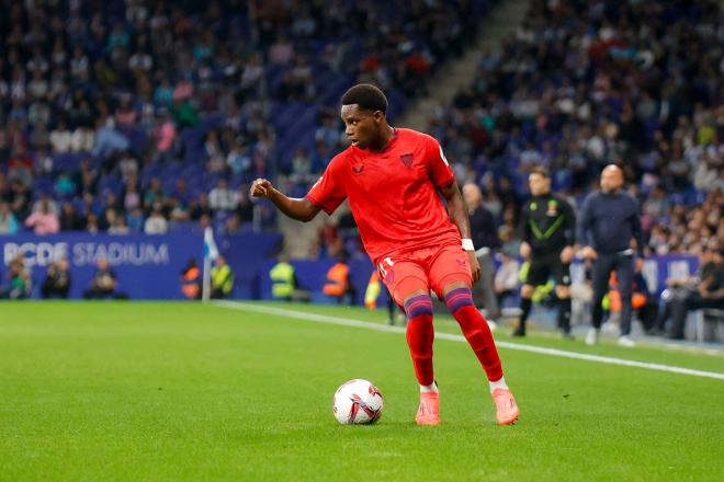 Stanis Idumbo, ante el Espanyol (Foto: Cordon Press).