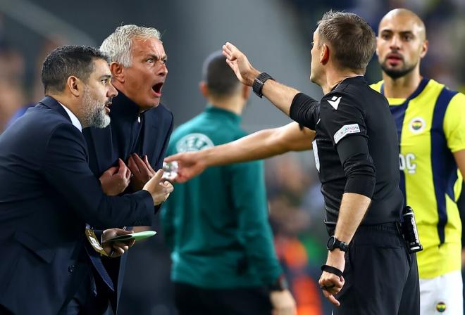 José Mourinho, expulsado durante el Fenerbahce-Manchester United (Foto: EFE).